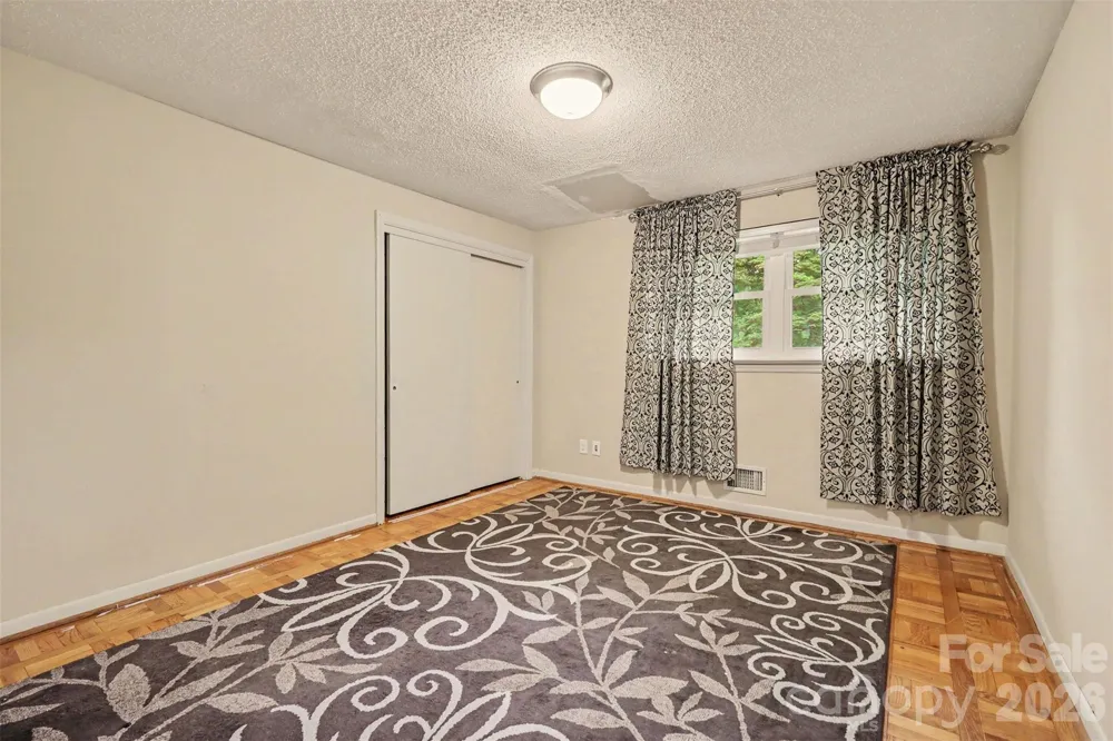 126 21st Avenue NW Hickory, NC 28601