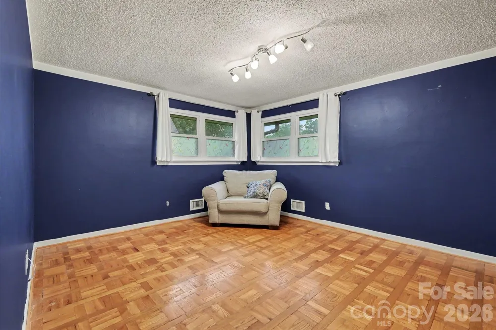 126 21st Avenue NW Hickory, NC 28601