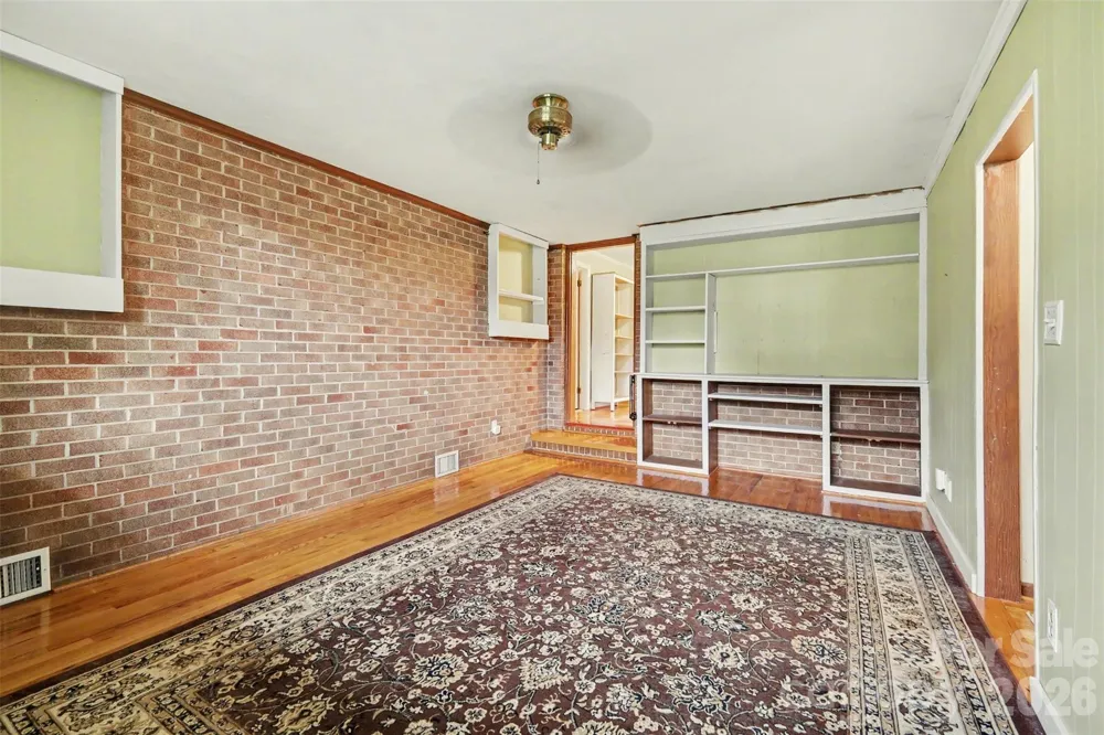 126 21st Avenue NW Hickory, NC 28601
