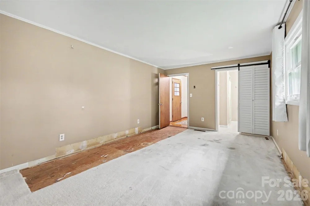 126 21st Avenue NW Hickory, NC 28601