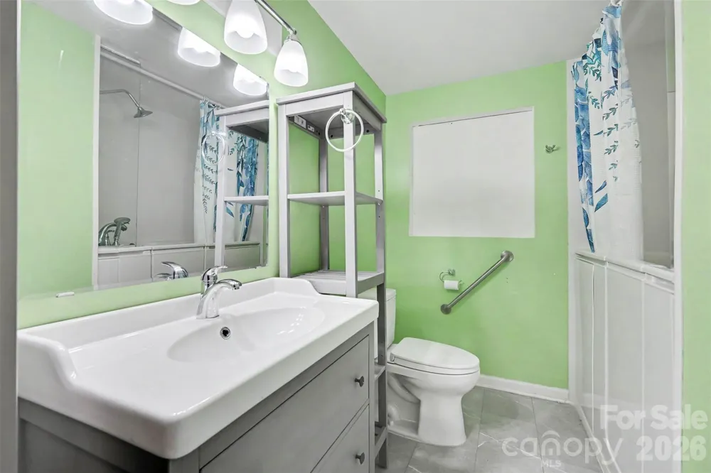 126 21st Avenue NW Hickory, NC 28601