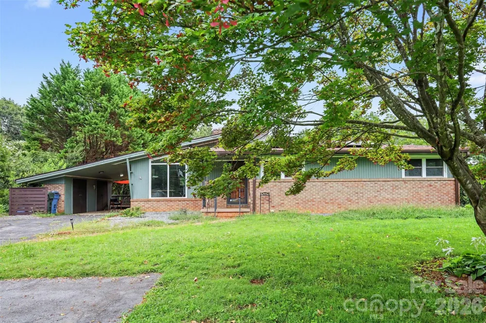 126 21st Avenue NW Hickory, NC 28601