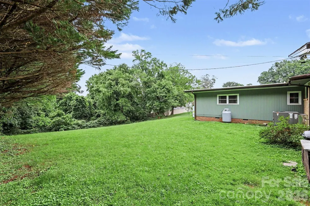 126 21st Avenue NW Hickory, NC 28601