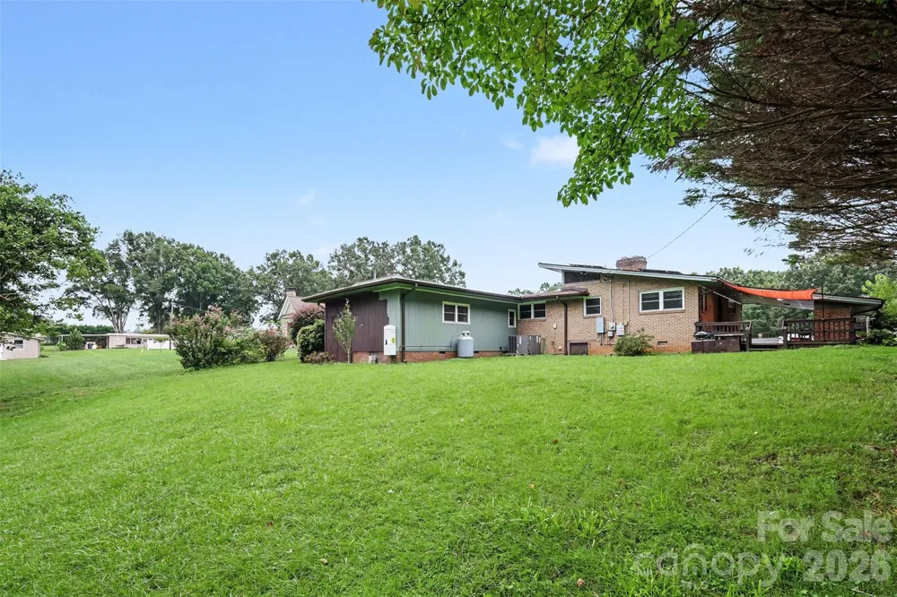 126 21st Avenue NW Hickory, NC 28601