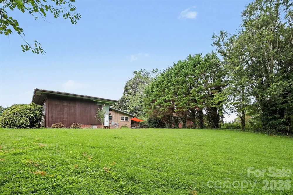 126 21st Avenue NW Hickory, NC 28601