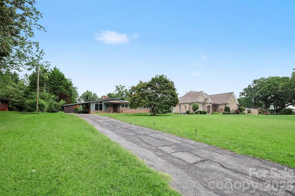 126 21st Avenue NW Hickory, NC 28601
