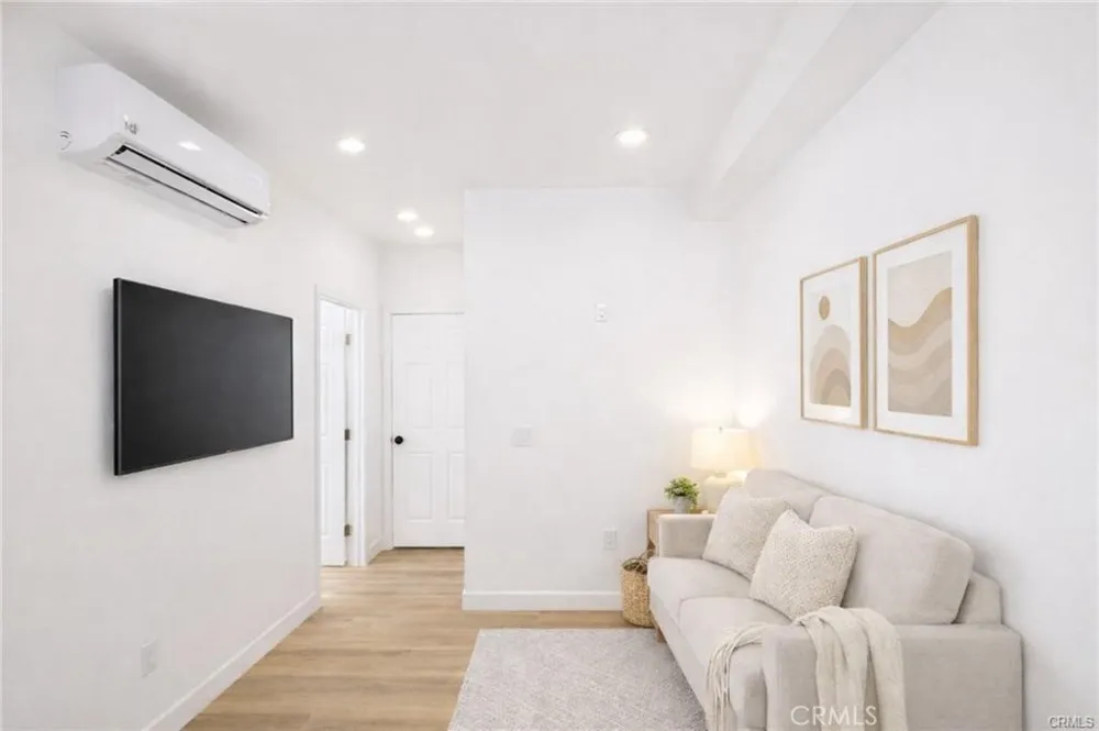 625 Orizaba #6 Long Beach, CA 90814