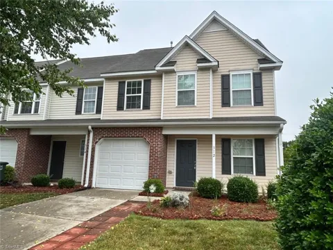 312 Robyns Glen Circle