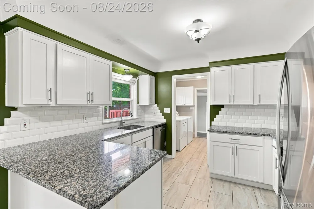 14370 Helen Street Southgate City, MI 48195