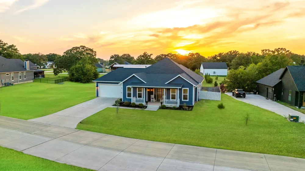 1318 Oak Trail Quinlan, TX 75474