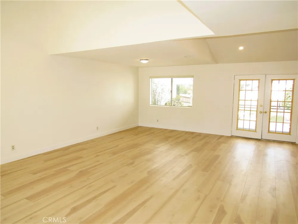 1099 W Ontario Corona, CA 92882