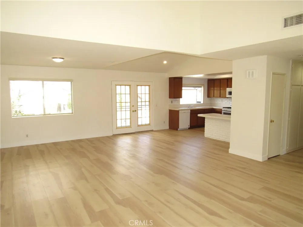 1099 W Ontario Corona, CA 92882