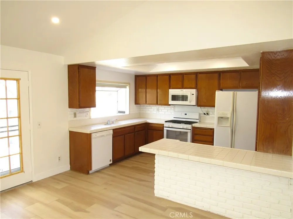 1099 W Ontario Corona, CA 92882