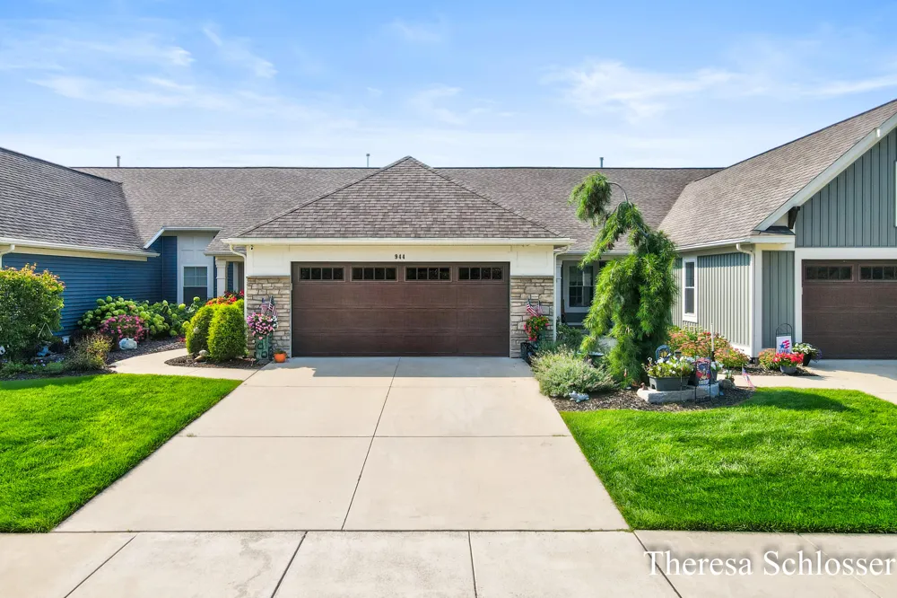944 Bellview Meadow Drive SW #28 Byron Center, MI 49315