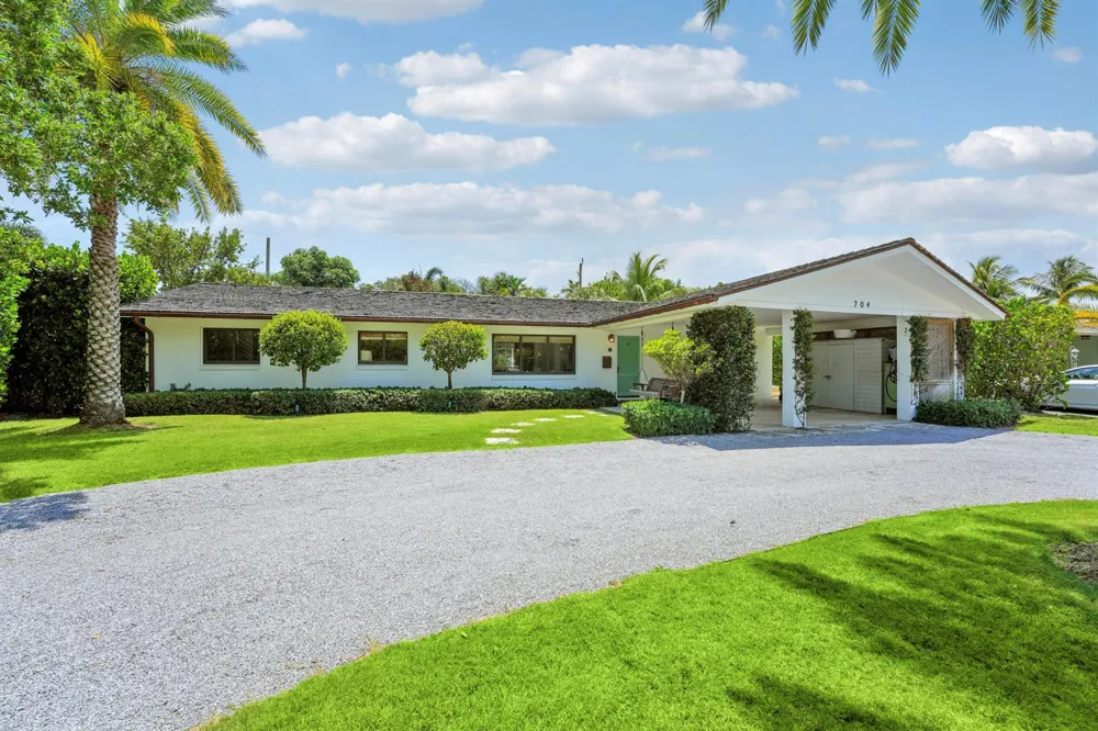 704 PELICAN WAY North Palm Beach, FL 33408