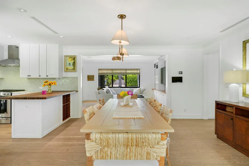 704 PELICAN WAY North Palm Beach, FL 33408
