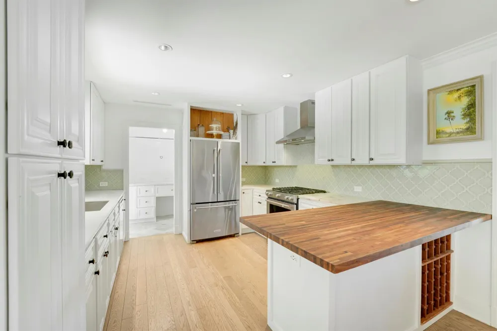 704 PELICAN WAY North Palm Beach, FL 33408