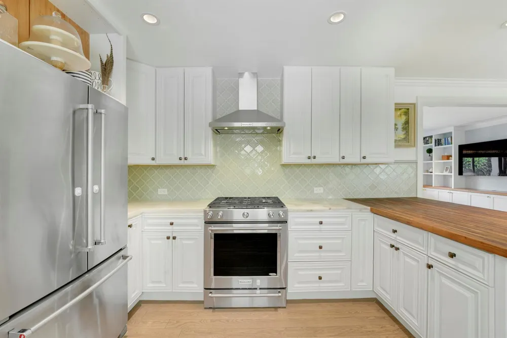 704 PELICAN WAY North Palm Beach, FL 33408