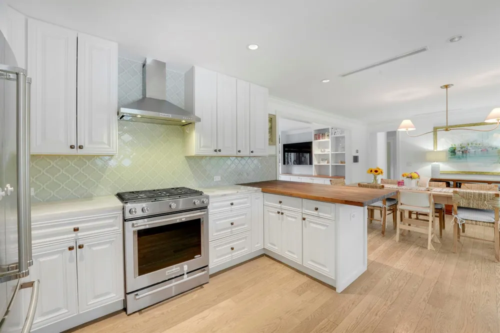 704 PELICAN WAY North Palm Beach, FL 33408
