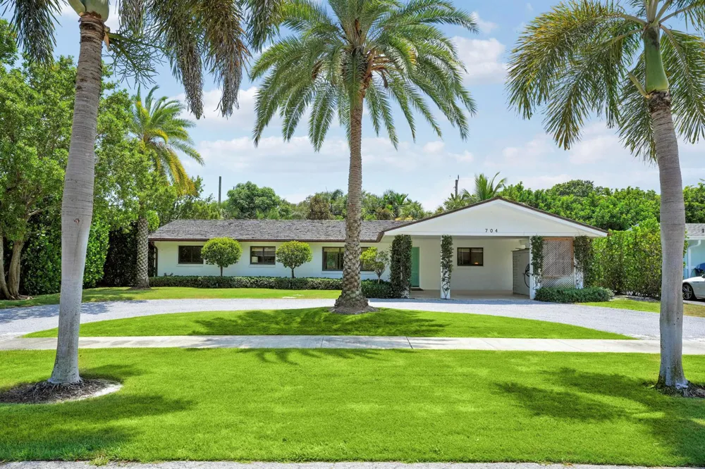 704 PELICAN WAY North Palm Beach, FL 33408