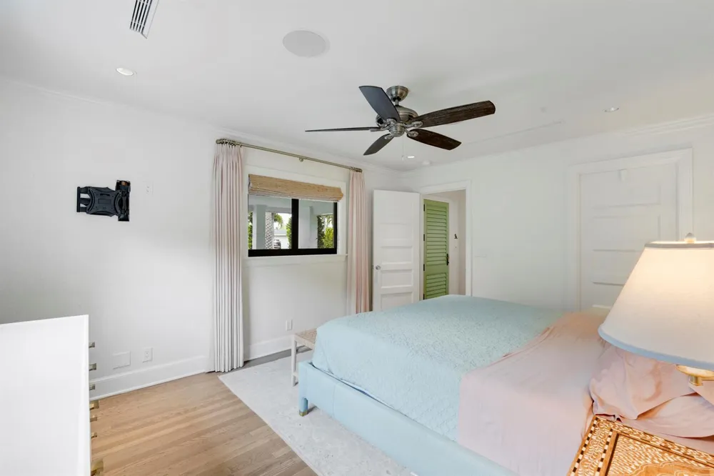 704 PELICAN WAY North Palm Beach, FL 33408