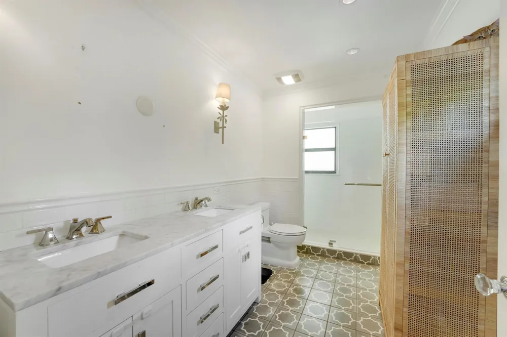 704 PELICAN WAY North Palm Beach, FL 33408