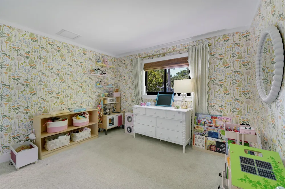 704 PELICAN WAY North Palm Beach, FL 33408