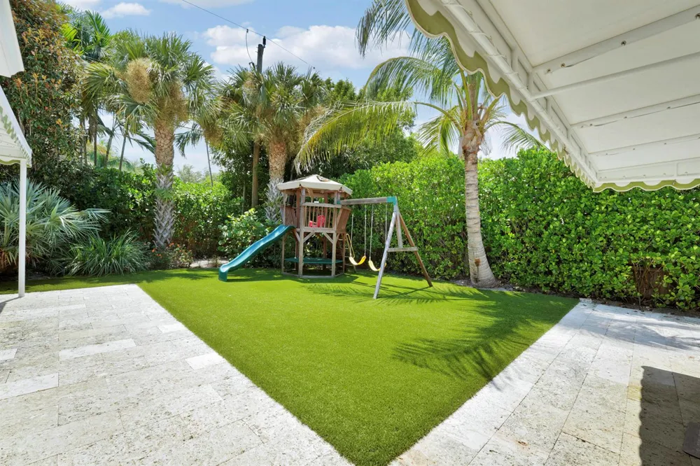 704 PELICAN WAY North Palm Beach, FL 33408