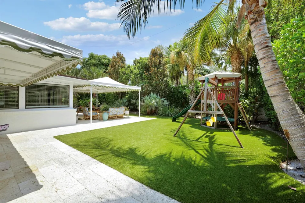 704 PELICAN WAY North Palm Beach, FL 33408