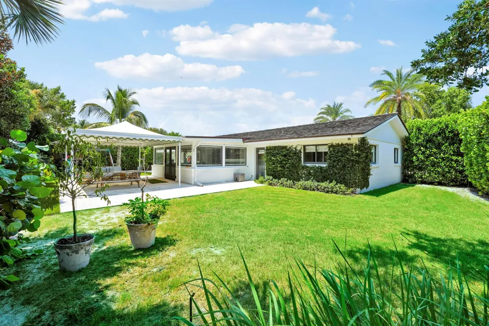 704 PELICAN WAY North Palm Beach, FL 33408