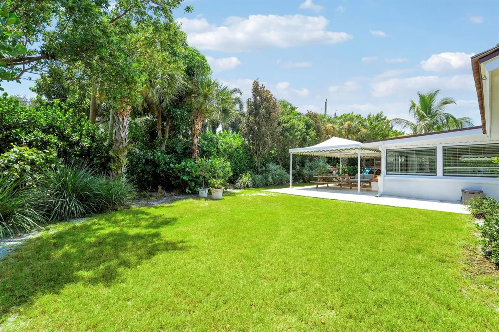 704 PELICAN WAY North Palm Beach, FL 33408