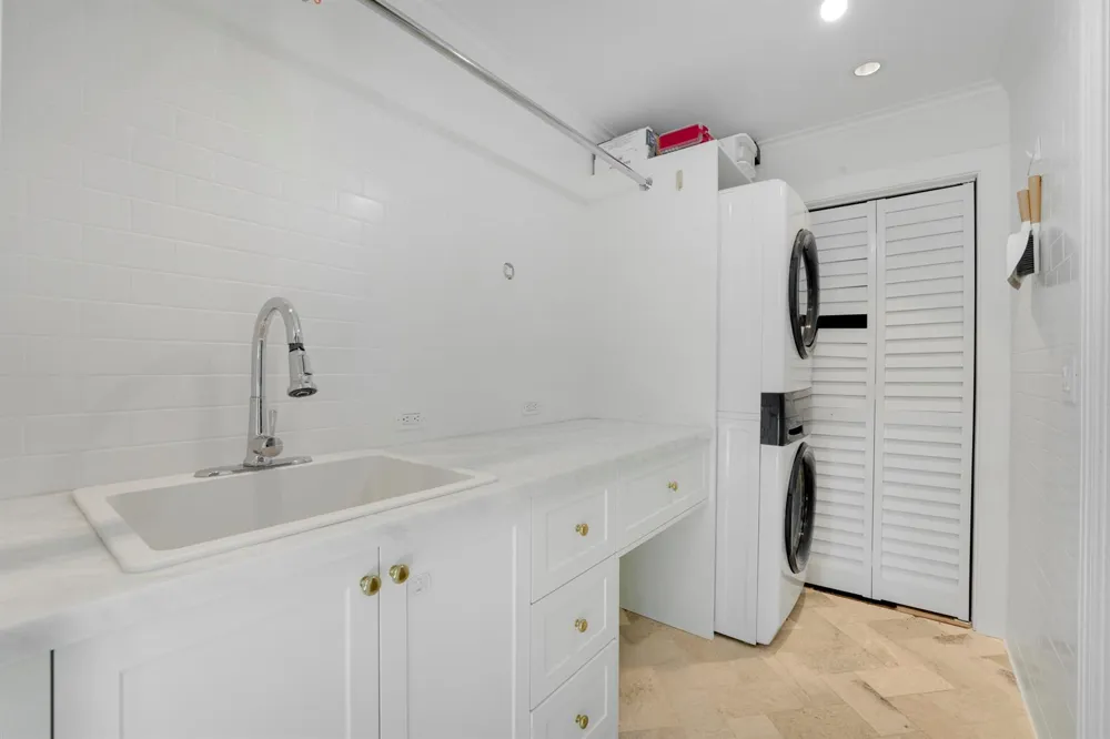 704 PELICAN WAY North Palm Beach, FL 33408
