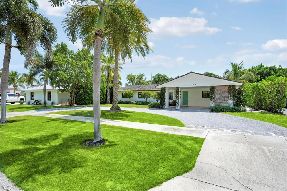 704 PELICAN WAY North Palm Beach, FL 33408