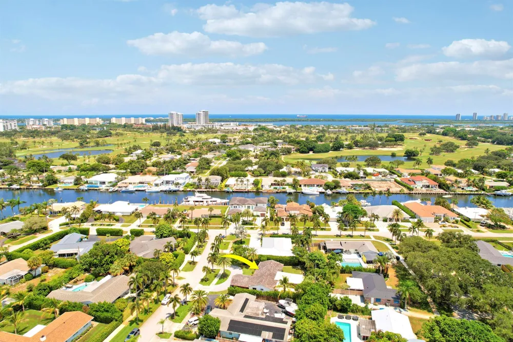 704 PELICAN WAY North Palm Beach, FL 33408