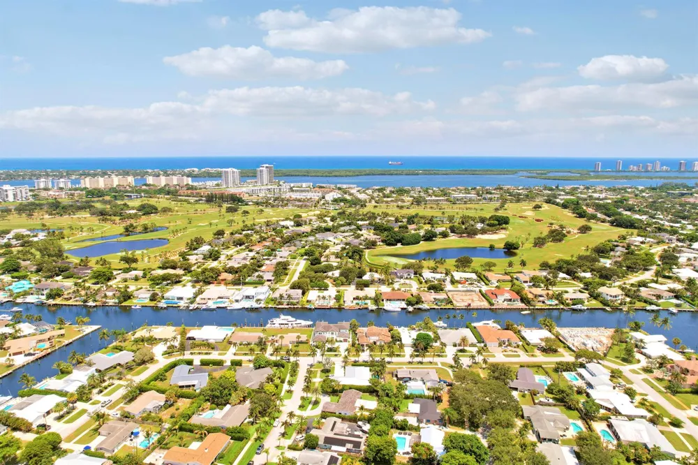 704 PELICAN WAY North Palm Beach, FL 33408