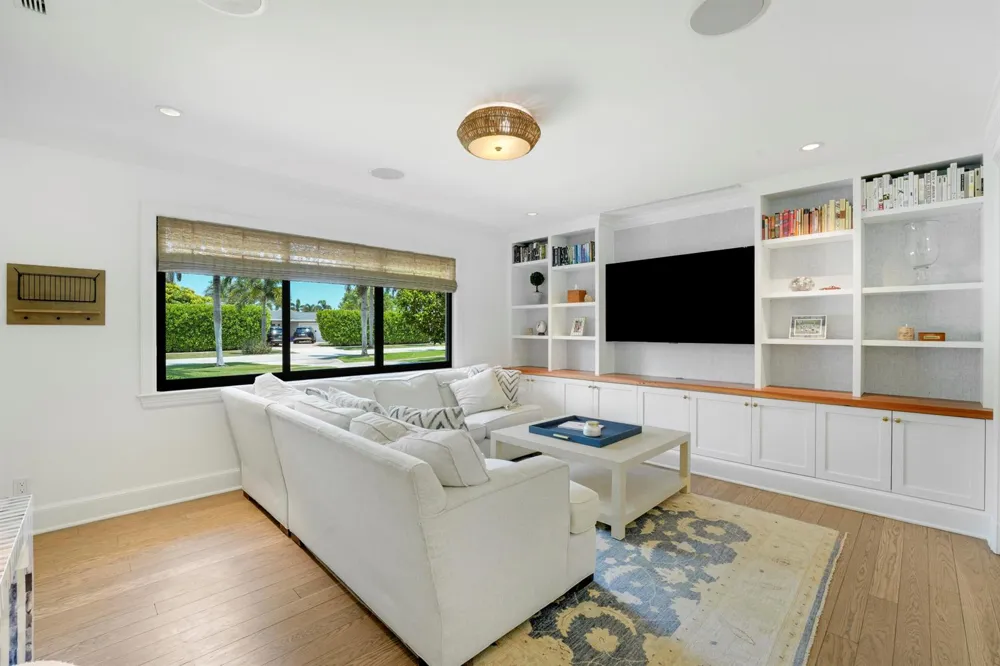 704 PELICAN WAY North Palm Beach, FL 33408