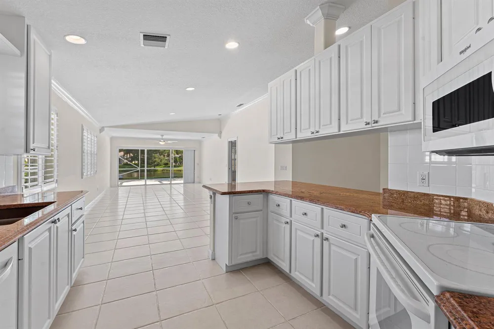 693 HUDSON BAY DRIVE Palm Beach Gardens, FL 33410