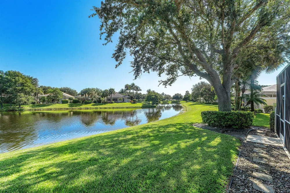 693 HUDSON BAY DRIVE Palm Beach Gardens, FL 33410