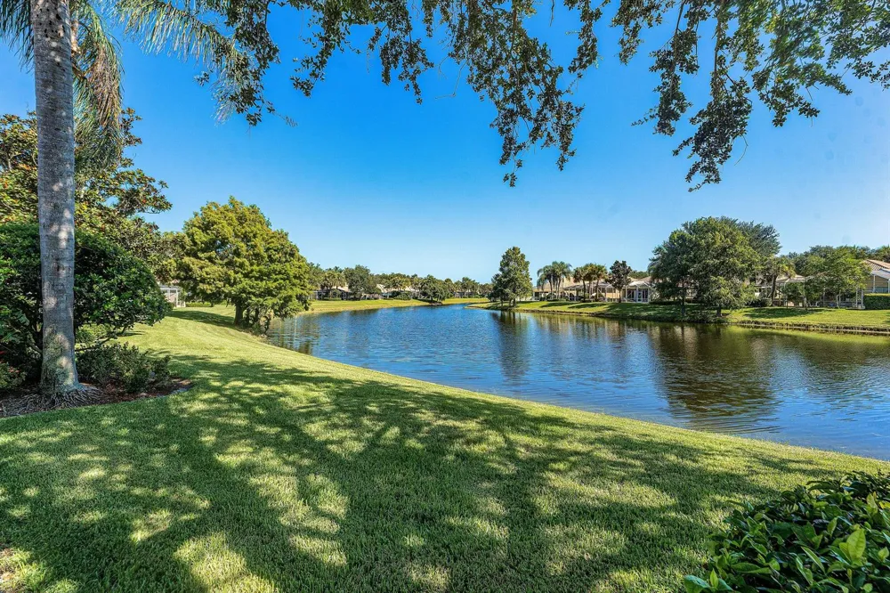 693 HUDSON BAY DRIVE Palm Beach Gardens, FL 33410