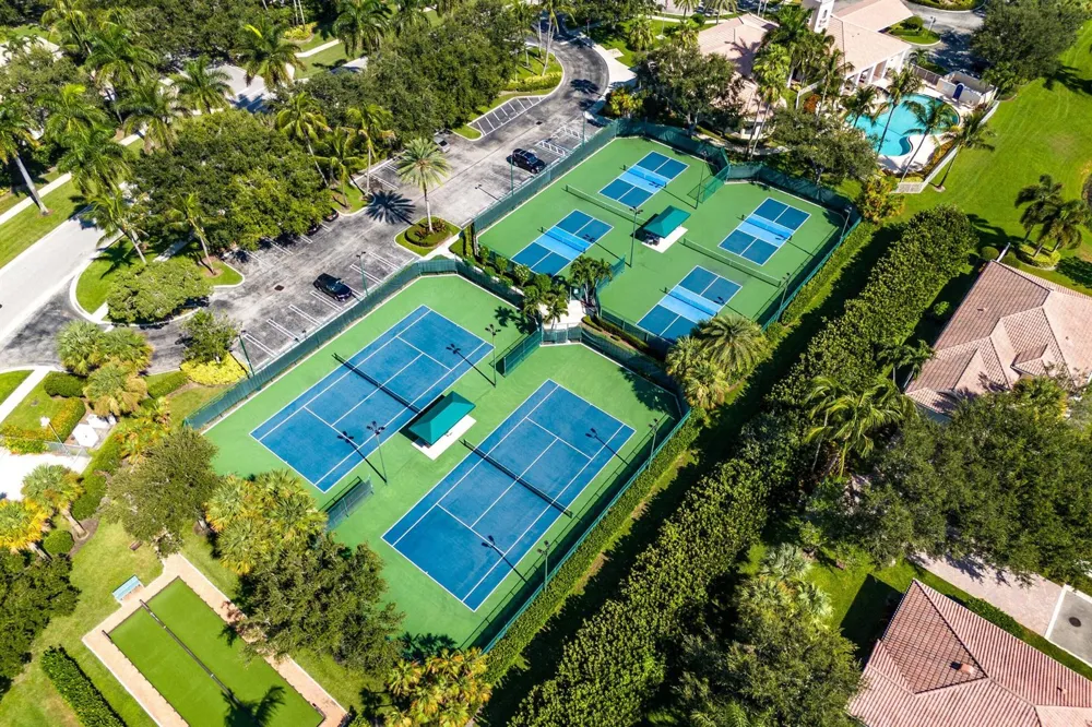 693 HUDSON BAY DRIVE Palm Beach Gardens, FL 33410