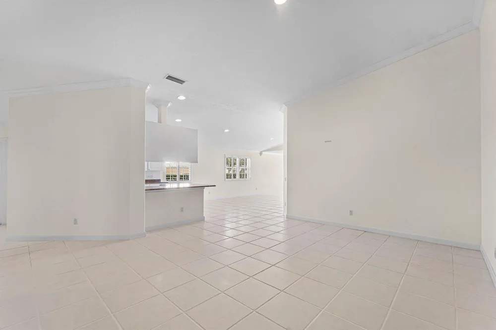 693 HUDSON BAY DRIVE Palm Beach Gardens, FL 33410