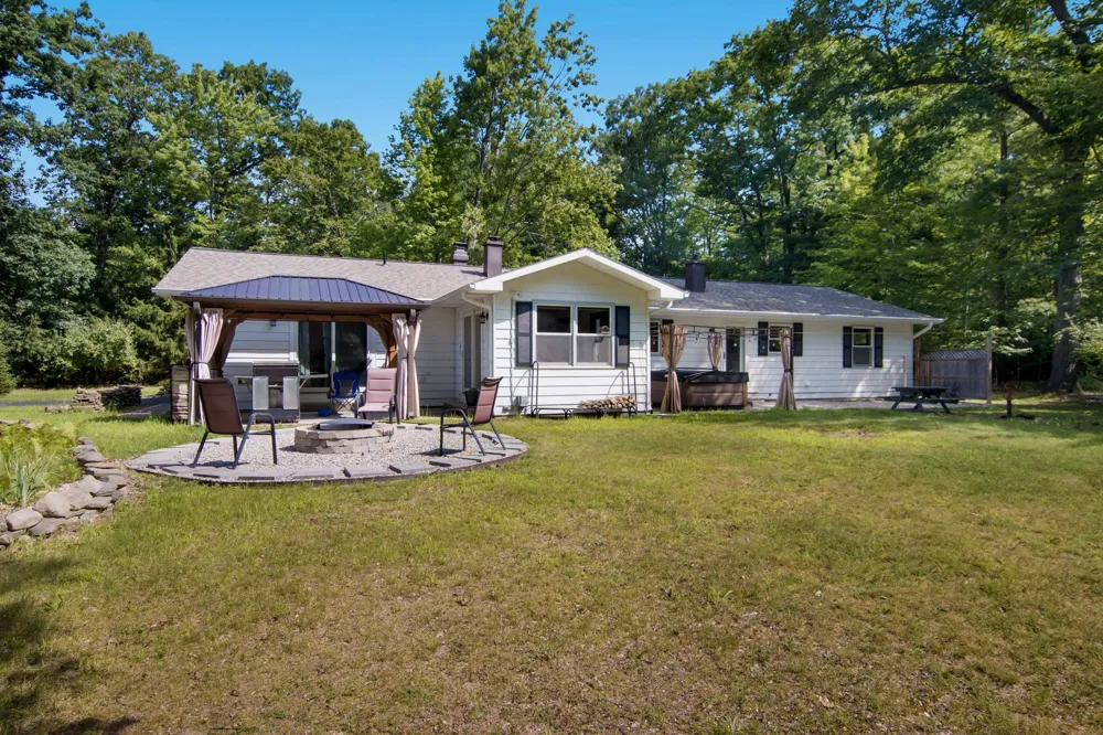 5896 Betsie River Road Grant Township, MI 49643