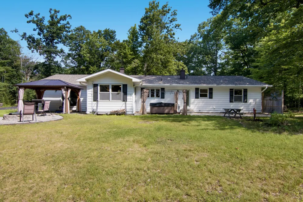 5896 Betsie River Road Grant Township, MI 49643