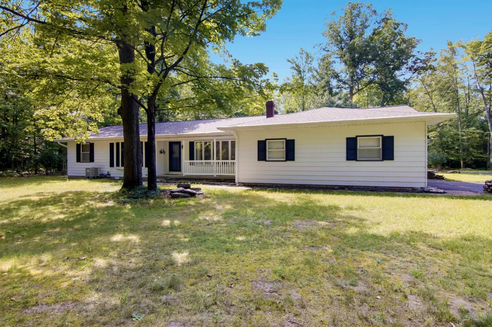 5896 Betsie River Road Grant Township, MI 49643