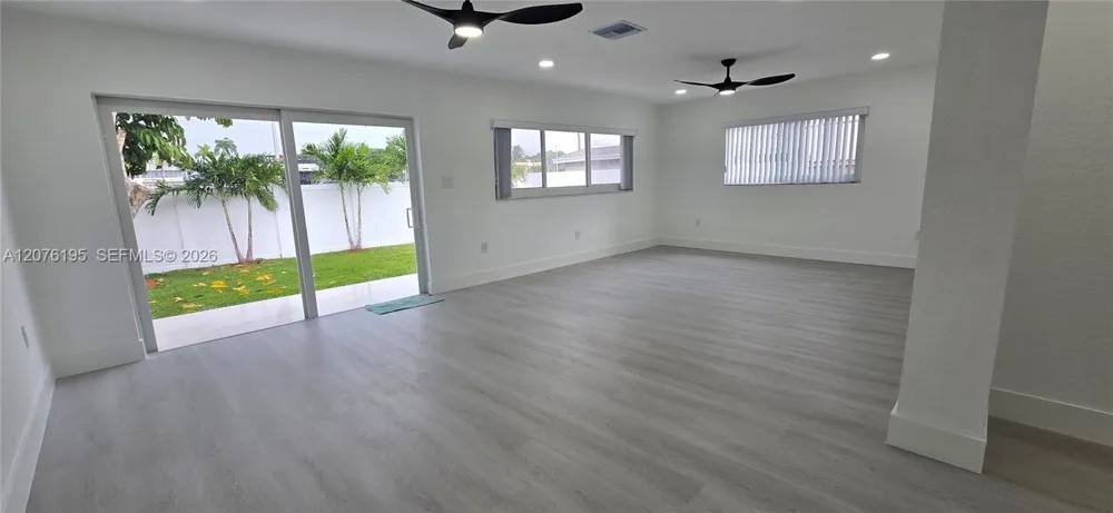 9612 Grand Canal Dr Miami, FL 33174