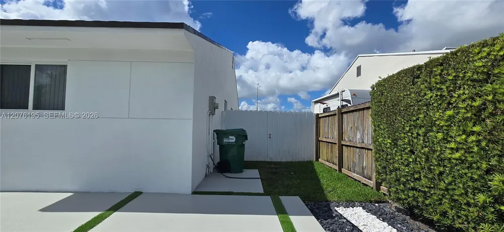9612 Grand Canal Dr Miami, FL 33174