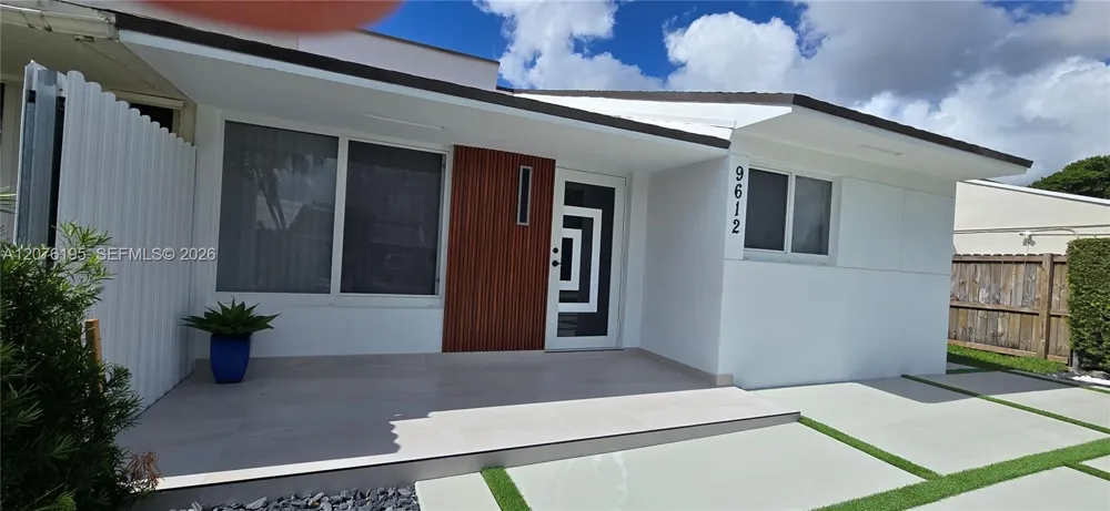 9612 Grand Canal Dr Miami, FL 33174