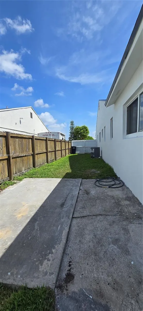 9612 Grand Canal Dr Miami, FL 33174