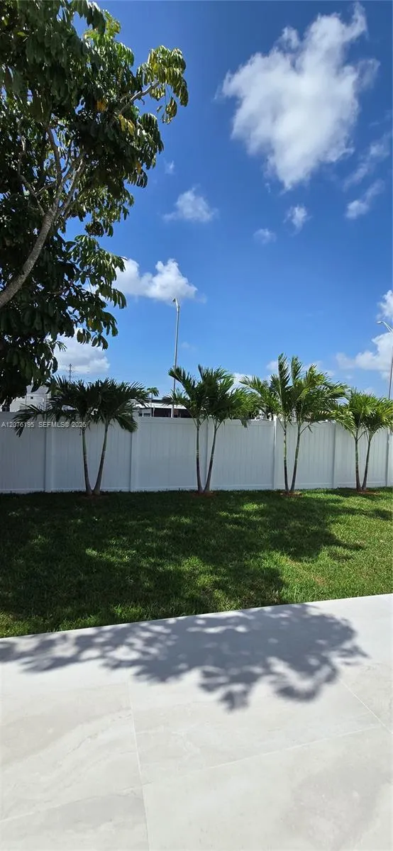 9612 Grand Canal Dr Miami, FL 33174