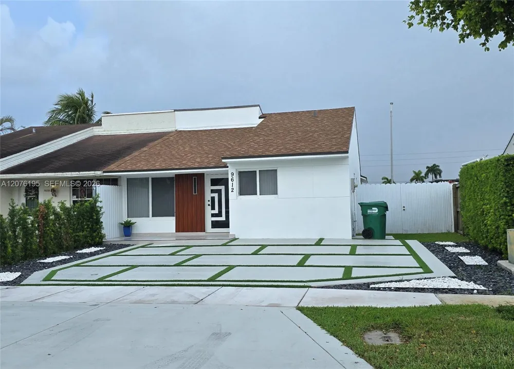 9612 Grand Canal Dr Miami, FL 33174